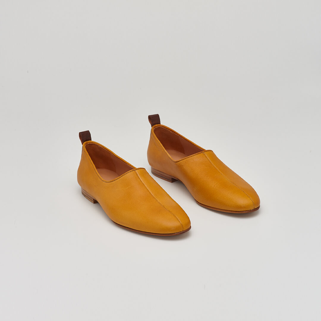 italian leather ballet-flats shoes in ochre#color_ochre
