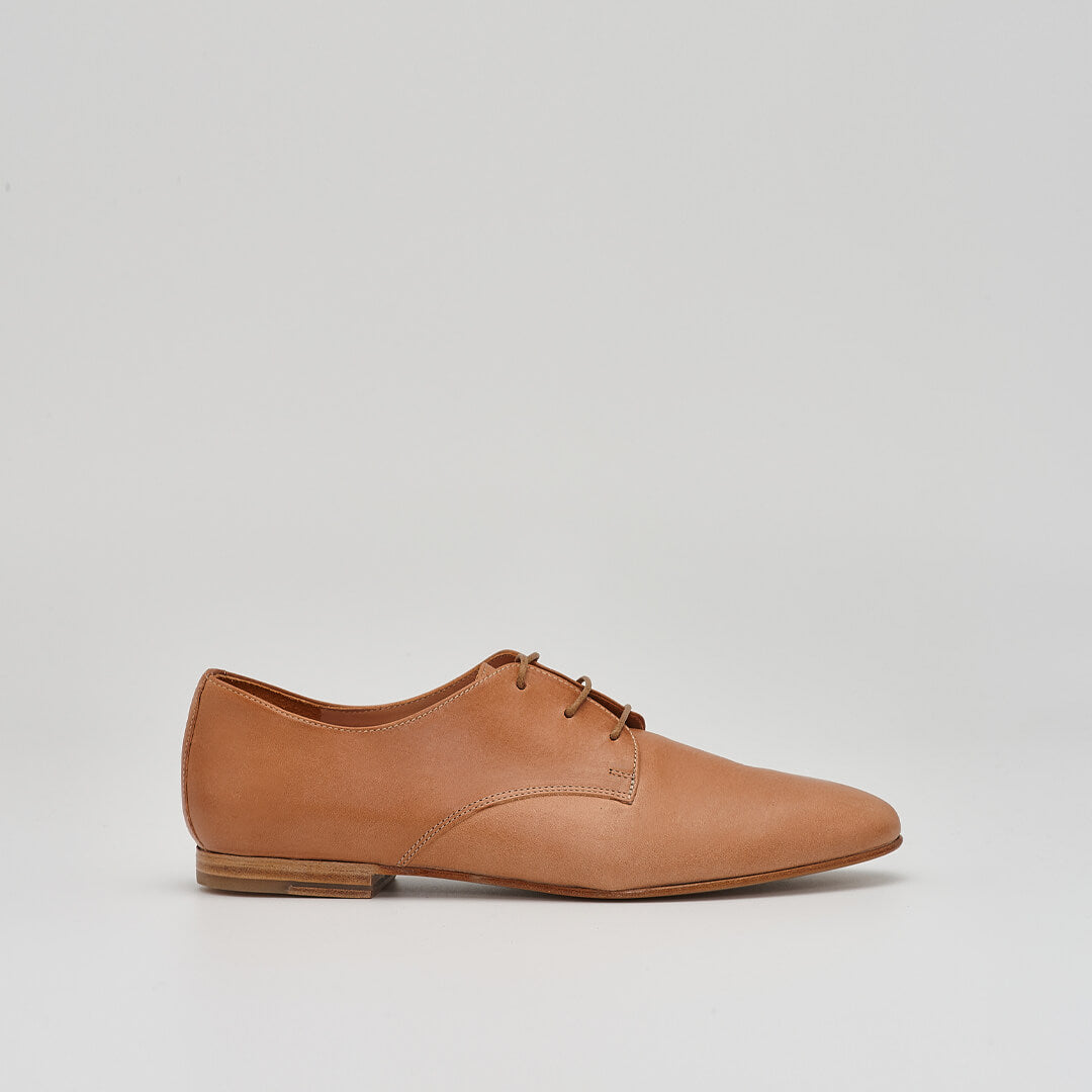 leather derby shoes in caramel italian leather #color_caramel