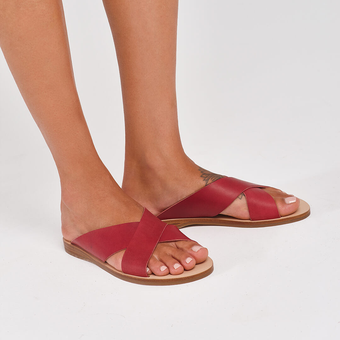 greek sandals in burgundy italian leather #color_berry