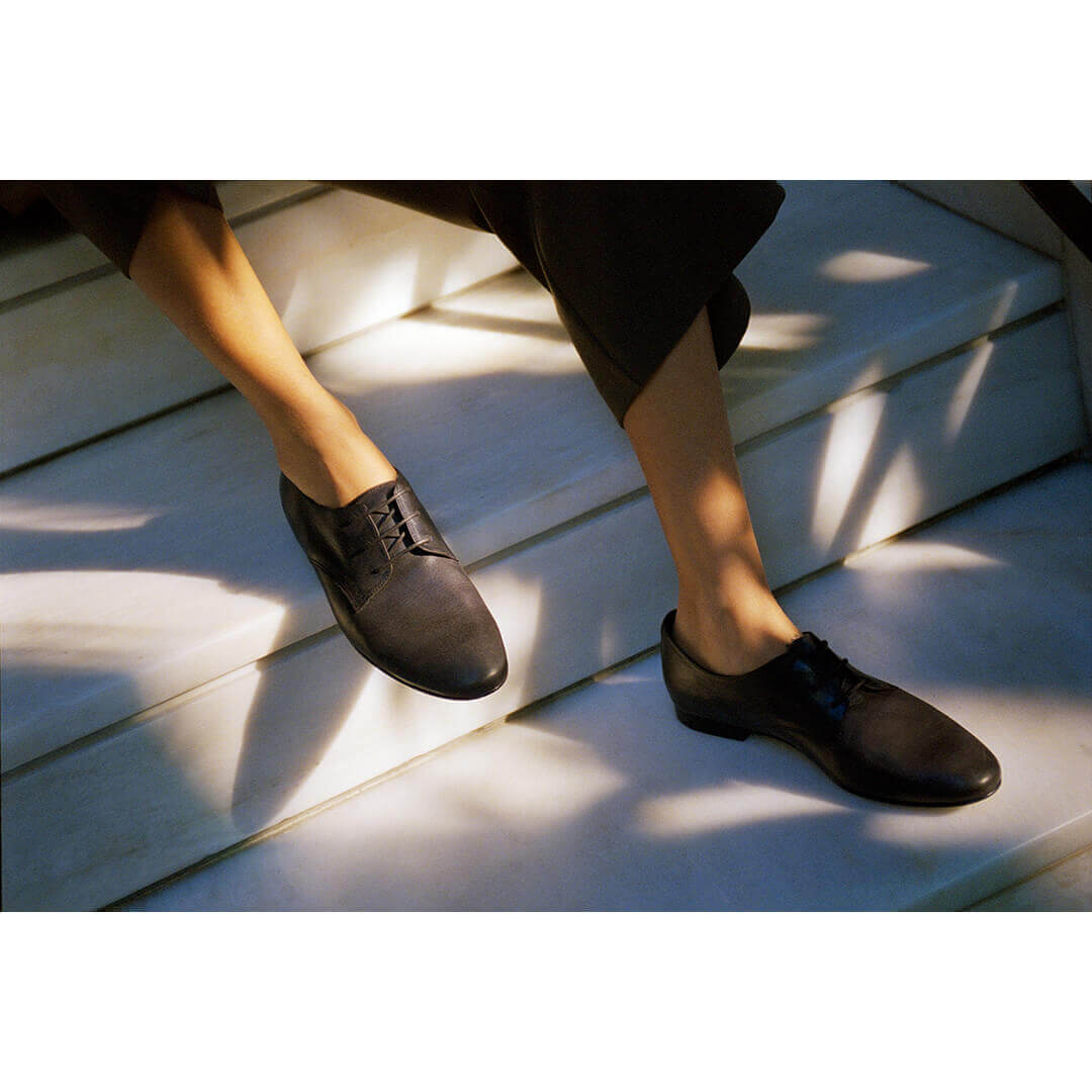  leather derby shoes in black italian leather #color_black