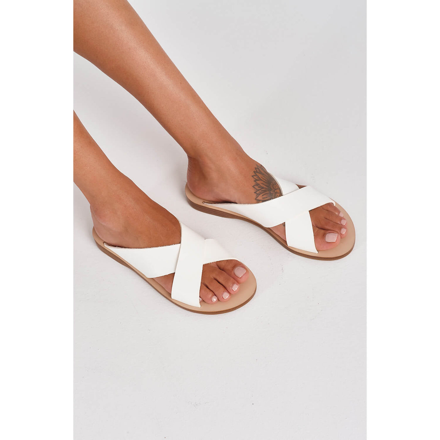 model wearing greek sandals in white italian leather, slides #color_white